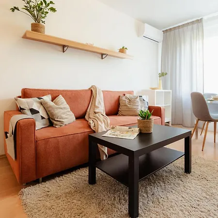 Komarnicka With Balcony Apartmán