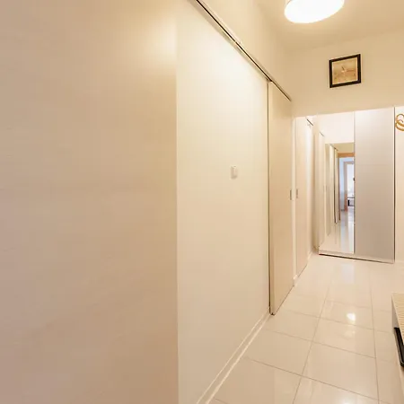 Apartmán Komarnicka With Balcony Bratislava